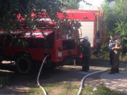 Возле одного из жилых домов в Кривом Роге вспыхнули подсобные помещения, - ФОТО