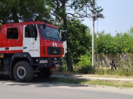 В Николаеве в микрорайоне Соляные горела смола на территории старой базы ГСМ, - ФОТО