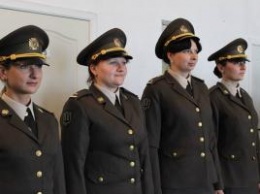 В ВСУ представили новую женскую форму: украинцам не понравилось