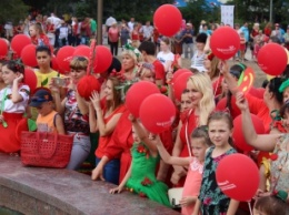 Самый массовый и зрелищный - как Мелитополь фестиваль "Черешнево" отгулял (фоторепортаж)
