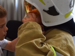 Николаевские спасатели ознакомили участников Школы юных бизнесменов с профессией пожарного, - ФОТО