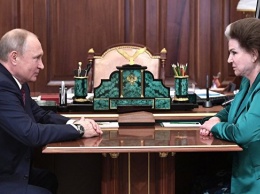 Путин поздравил Терешкову с 55-летием полета в космос
