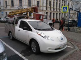 Харьковчан удивил странный гибрид Nissan Leaf