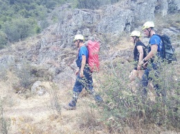 Спасатели с помощью альпинистского снаряжения эвакуировали девушку c горы Аю-Даг