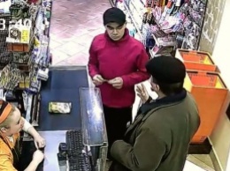 В Житомире сотрудник супермаркета убил покупателя: момент убийства попал на видео