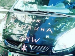 За шаурмой на ОЦКБ: Зачем 26-летний переселенец расписал свое авто донецкими «фишками» (ФОТО)