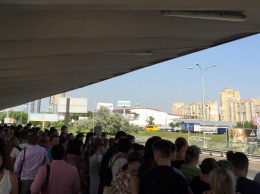 Давка и паника. В Киеве на красной ветке метро произошел масштабный сбой