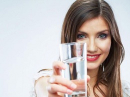 Медики рассказали, когда категорически нельзя пить воду