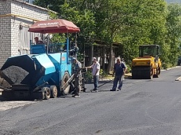 В микрорайоне Азмол проводят ремонты внутридворовых дорог