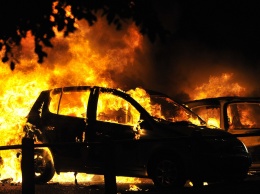 Огонь повредил четыре легковушки в Одессе