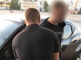 Харьковский студент поймали на продаже гранат, автомата и пистолета (ФОТО)