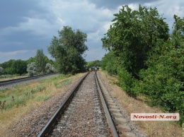 В Николаеве под колесами тепловоза погиб мужчина