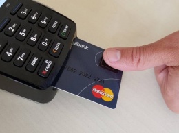 Visa и MasterCard тестируют карты со сканеры отпечатков пальцев