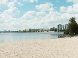 Почти на всех киевских пляжах уже разрешено купаться