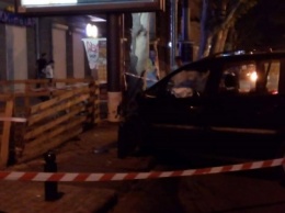 В центре Одессы в аварии двух иномарок пострадал столб, - ФОТО