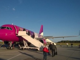 Лоукостер Wizz Air отменил бесплатную перевозку ручной клади
