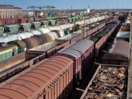 Тысячи вагонов вновь простаивают на железных дорогах Украины