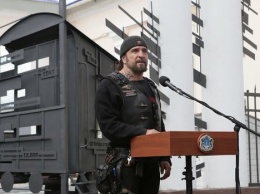 В Ульяновске лидер "Ночных волков" открыл памятник с орфографической ошибкой в надписи