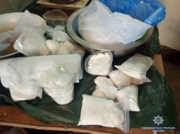На Запорожье полиция ликвидировала нарколабораторию и изъяла около 100 грамм метамфетамина (Фото, видео)