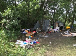 Появились фото налета на лагерь ромов во Львове, где погиб один человек