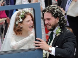 Кит Харингтон и Роуз Лесли поженились в Шотландии