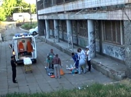 В Мелитополе 19-летний парень выпал с восьмого этажа гостиницы (фото)
