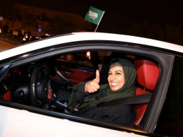 Женщинам в Саудовской Аравии официально разрешили водить автомобиль