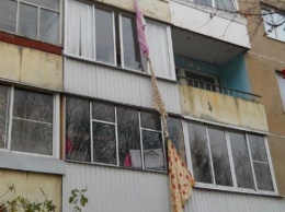 В Запорожье психически больной мужчина сбежал по простыням с квартиры на 4 этаже