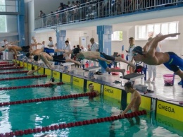 Спортсмены Каменского успешно выступили на чемпионате Украины по плаванию среди юниоров