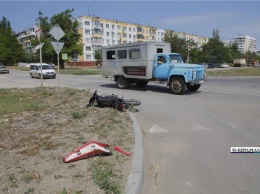 В Керчи на улице Буденного сбили мопедиста, а на Пирогова столкнулись две легковые