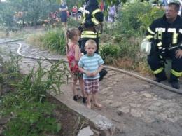 В Николаеве пожарные спасли двоих детей