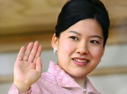 Японская принцесса Аяко отреклась от титула ради свадьбы с простолюдином