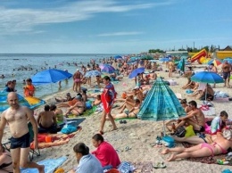 Забитые отели и пробки на трассе: Курорты Азовского моря ожидают массового наплыва отдыхающих