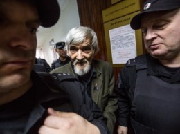 В России оправданного правозащитника опять обвинили в разврате