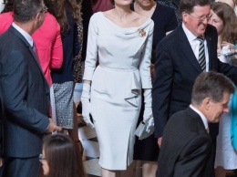 Анджелина Джоли в шляпке и с орденом посетила церковную службу в Лондоне