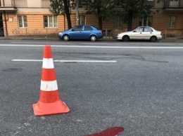 В Киеве возле "Пузатой хаты" велосипедист сбил пешехода