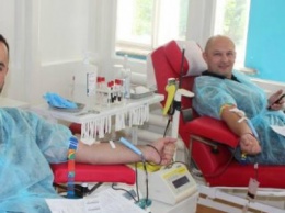 Патрульные полицейские Чернигова сдали 13 литров крови