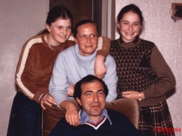 Дочь Березовского: Когда сестре было лет пять, папа у нее спросил, кого она любит больше всего на свете, и она сказала: "Дедушку Ленина!". Отец не разговаривал с ней неделю