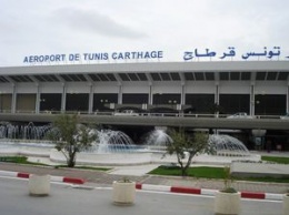 Консул встретился с украинскими туристами, которые не могут вылететь из аэропорта Туниса