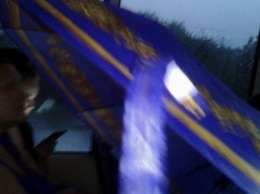 Во время дождя николаевцам пришлось ездить в маршрутках с раскрытыми зонтами и в дождевиках