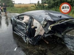 Volkswagen разорвало на две части: жуткая авария на трассе Чернигов-Киев