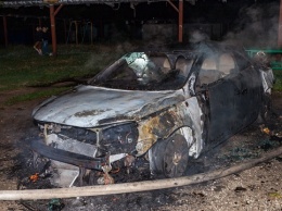 В Днепре на Тополе сгорел Volkswagen Eos