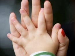 В Сумах одиноким матерям в июле нужно обновить право на получение пособия на детей