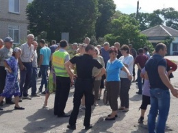 Жители села Троицкое митинговали из-за плохих дорог