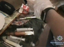 В Киевской области женщина устроила наркопритон прямо в своей квартире