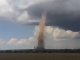 Под Одессой бушевал мощный смерч: в сети появилось видео