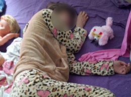 В Днепре патрульные обнаружили ребенка без присмотра рядом с пьяной матерью