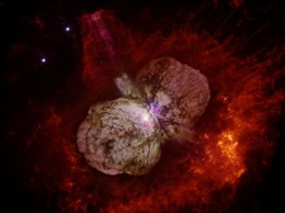 НАСА: самая большая звезда Галактики оказалась космическим "лучеметом"