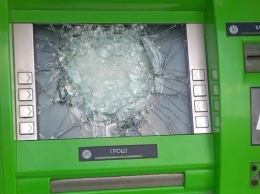 По центру Полтавы бродил мужчина и разбивал банкоматы