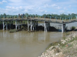 Под Ивано-Франковском обрушился мост, соединяющий два села. Фото